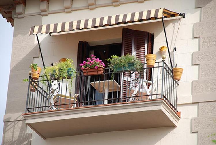 How to Cover Balcony from Rain